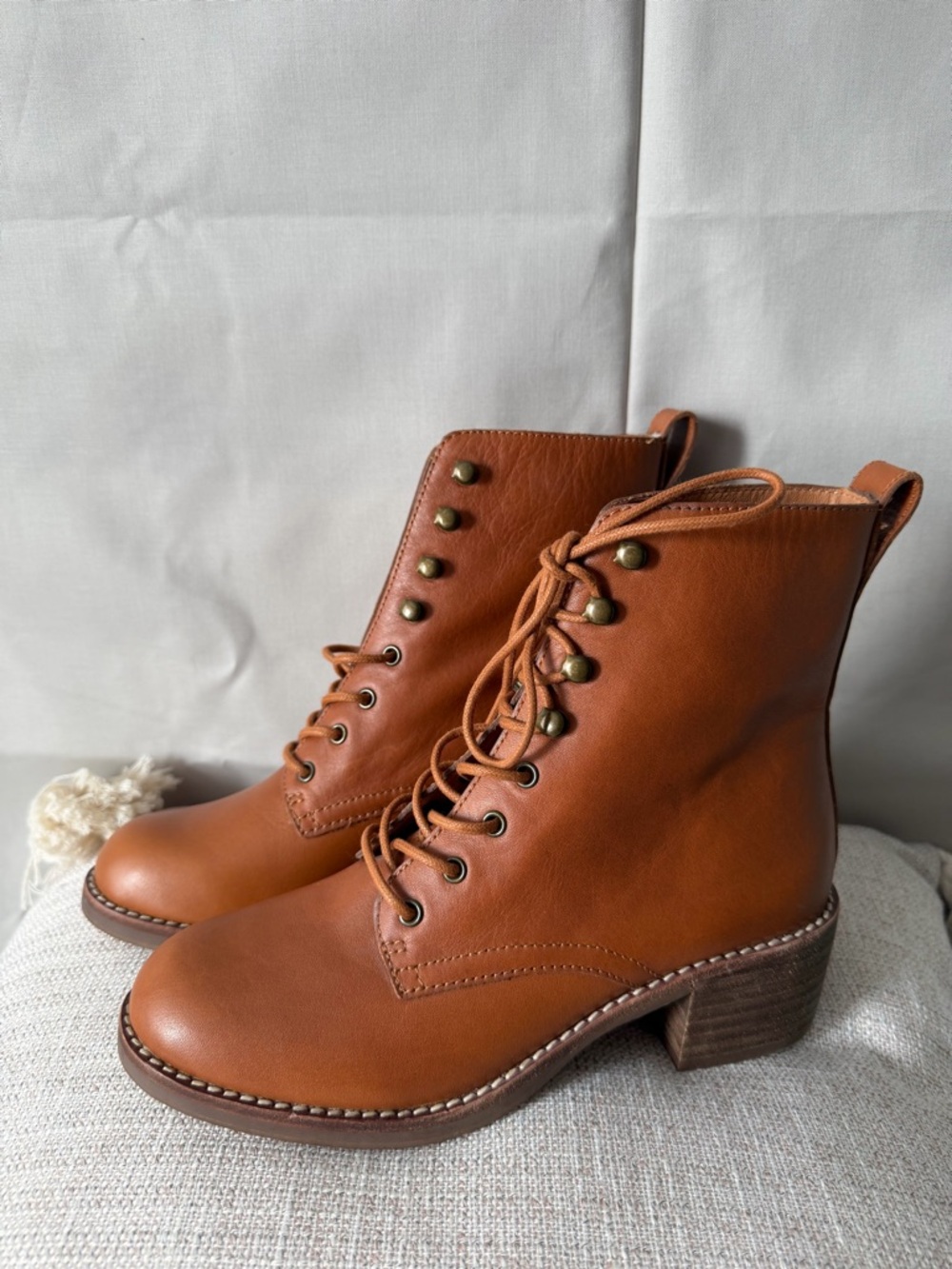 Madewell Patti Lace-Up Leather Ankle Boots (i179) - Picture 3 of 16